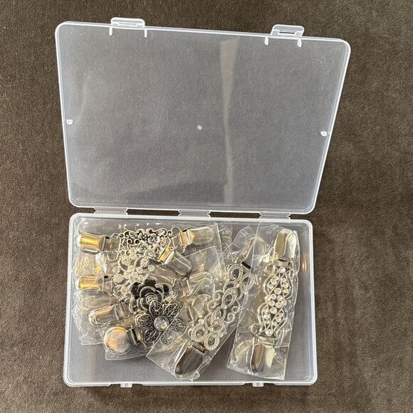 Women’s Silver Sweater Clips 6 Piece Set in Clear Storage Container NEW - Picture 2 of 14